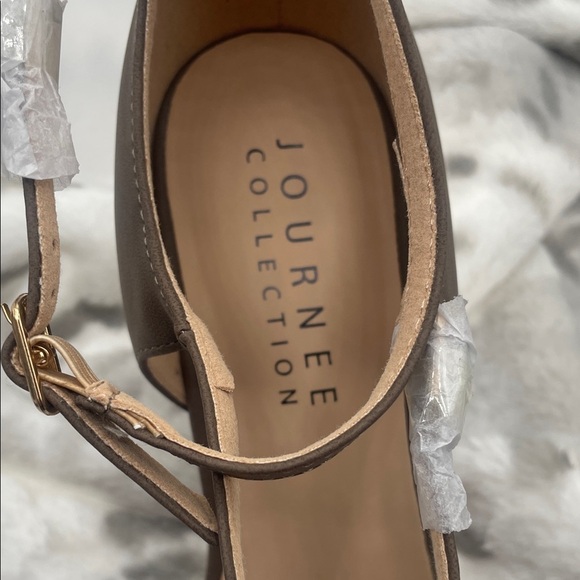 Journee Collection Women's Lilyann Multi Strap Stiletto Pointed Toe Pumps, sz 12 - Picture 2 of 7